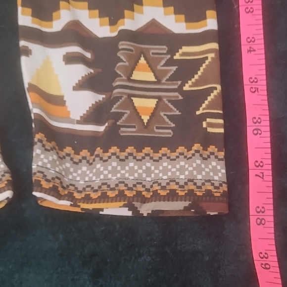 Tribal Patterned Women's Cropped Pants Set - Picture 2 of 10